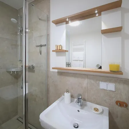 Pb - 5 - Stilvoll Eingerichtetes Im Herzen Senftenbergs Apartment